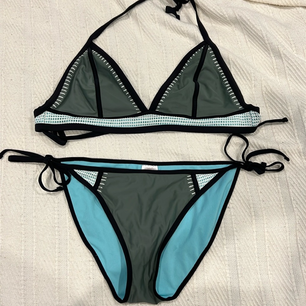 Size Large green swimsuit